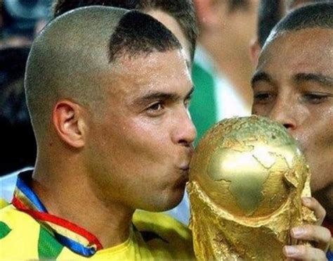 ronaldo nazario kissing world cup